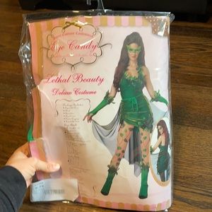 Lethal Beauty, Poison Ivy Costume. Size Medium (8-10). Color is green.